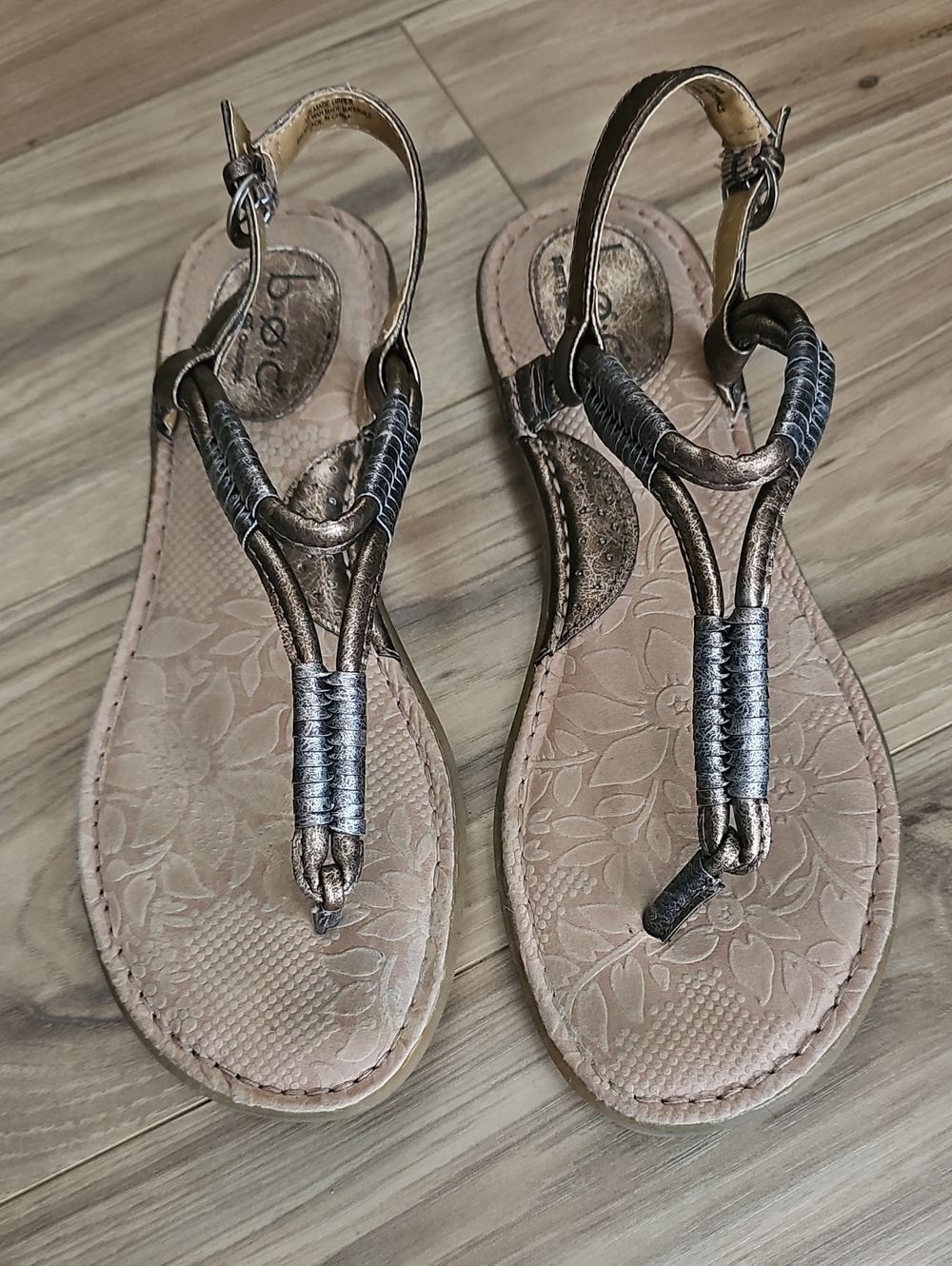 b.o.c. Metallic Silver T-Strap Sandals